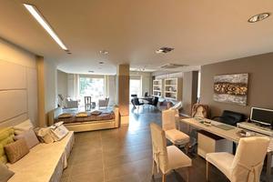 Luminoso locale Viale Aldo Moro