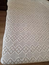 Coperta matrimoniale all'uncinetto filè   bianca