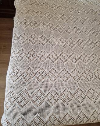 Coperta matrimoniale all'uncinetto filè   bianca