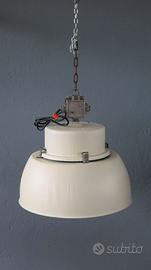 LAMPADA INDUSTRIALE RESTAURATA da soffitto