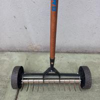 Arieggiatore/scarificatore carrellato