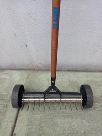 Arieggiatore/scarificatore carrellato