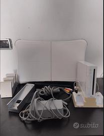 Nintendo Wii  Console + Pedana e 2 basi ricarica