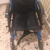 sedia a rotelle carrozzina per anziani