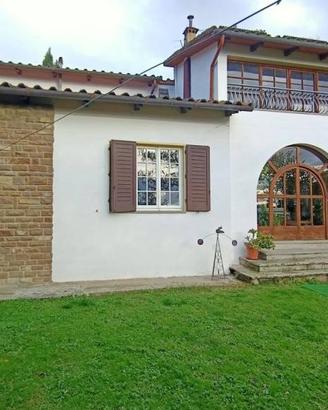 Villa di 350 m² con 5 locali e box auto doppio a C