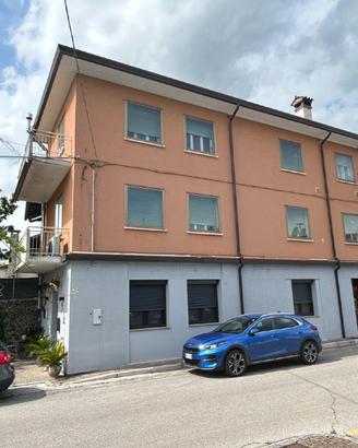 due appartamenti in contesto trifamiliare - un'...