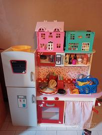 cucina con accessori 
