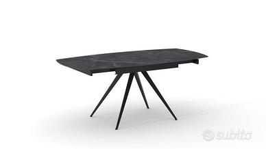 Nuovo tavolo allungabile in ceramica di design