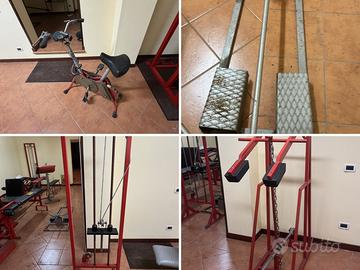 4 attrezzi palestra d'epoca in blocco
