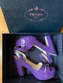 Sandali viola Prada con zeppa plateau