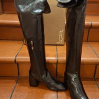 Stivali alti da donna in vera pelle nera