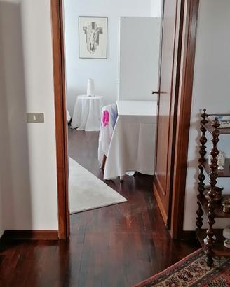 Stanza con letto matrimoniale in villa padronale