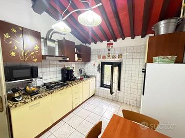 6 LOCALI A MASSAROSA