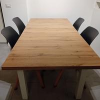 Tavolo da pranzo con sedie