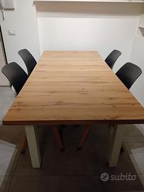 Tavolo da pranzo con sedie