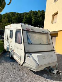 Roulotte adria optima 4052