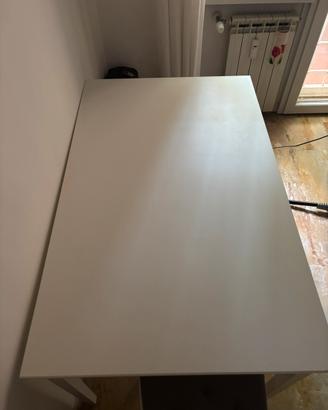 Tavolo e sedie IKEA