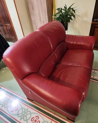 Divano a due posti in pelle bordeaux 