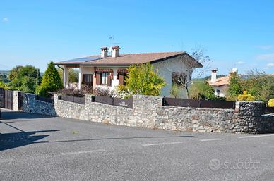 Fogliano: splendida villa singola con giardino