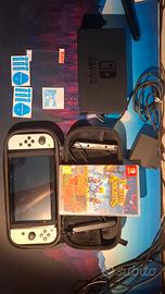 Nintendo switch con custodia e schermi protettivi