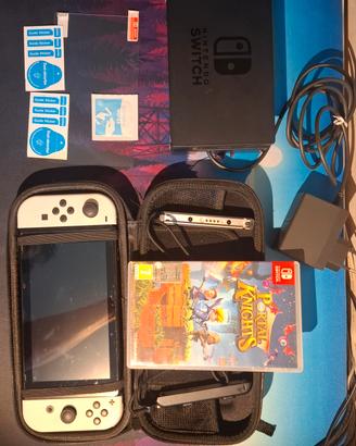Nintendo switch con custodia e schermi protettivi