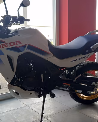 Honda XL 750 Transalp 2026 E-CLUTCH IN promo