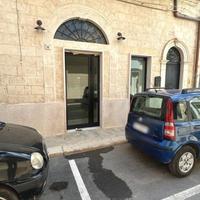 LOCALE COMMERCIALE TRA PIAZZA ROMA E PIAZZA DE