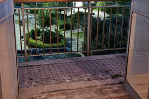 Trepuzzi - appartamento con terrazzo e locale comm