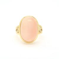 Anello in oro giallo con corallo rosa