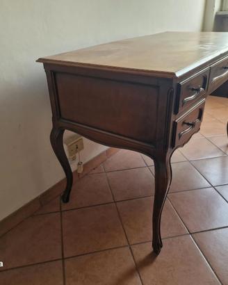 Scrivania Classica In Legno Con 5 Cassetti