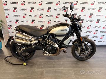 Ducati Scrambler 1100 Dark con scarico racing tua 