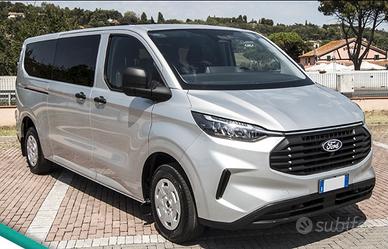 Ford Custom pulmino 9 posti a NOLEGGIO