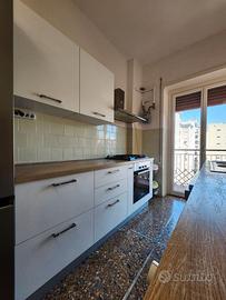 Cucina completa con piano cottura e forno