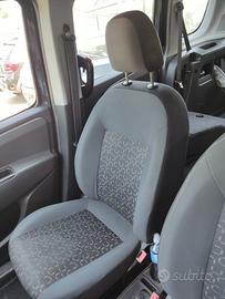Sedile anteriore dx FIAT DOBLO del 2011