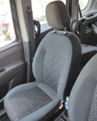 Sedile anteriore dx FIAT DOBLO del 2011