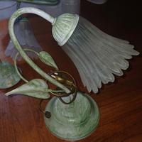 lampadario e lampada da comodino