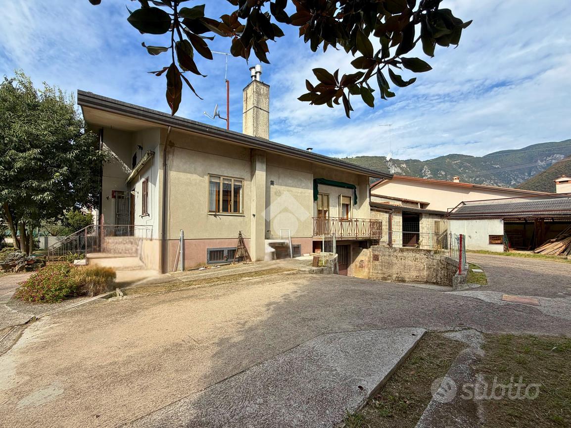 Casa – Borso del Grappa, Corte - Vista 4