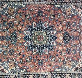 Tappeto rosa tipo persiano