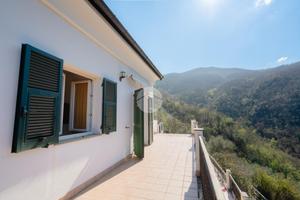 VILLA SINGOLA A AVEGNO