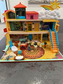 Disney Encanto casa Madrigal  con personaggi