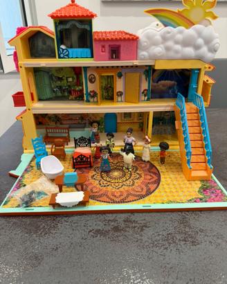 Disney Encanto casa Madrigal  con personaggi