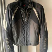 Giacca per moto marca Dainese tenuta bene