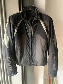 Giacca per moto marca Dainese tenuta bene