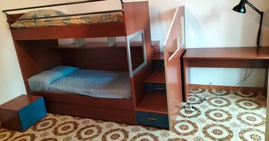 Letto a castello in legno + comodino + scrivania