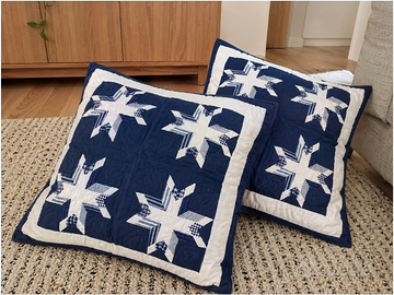 Coppia copricuscini patchwork blu e bianco