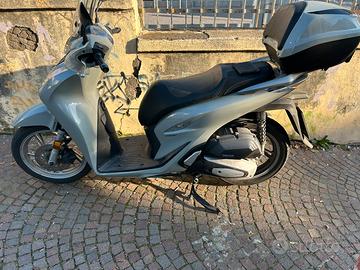 SH 150 colore grigio