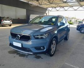 VOLVO XC40 T2 MOMENTUM PRO