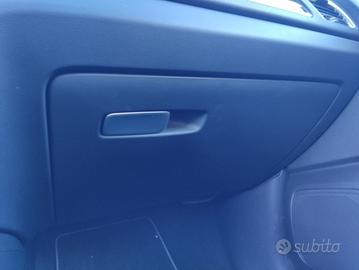 Cassetto portaoggetti AUDI Q3 del 2017