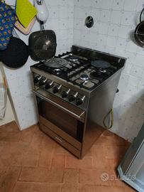 Forno + piano cottura libera installazione Smeg 