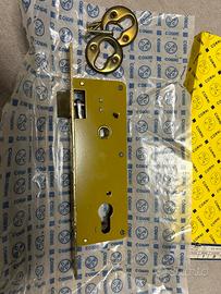 Serratura Corni in acciaio ottonato quadro 8